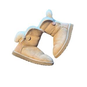 Ugg Bailey button boot light sand sz 10